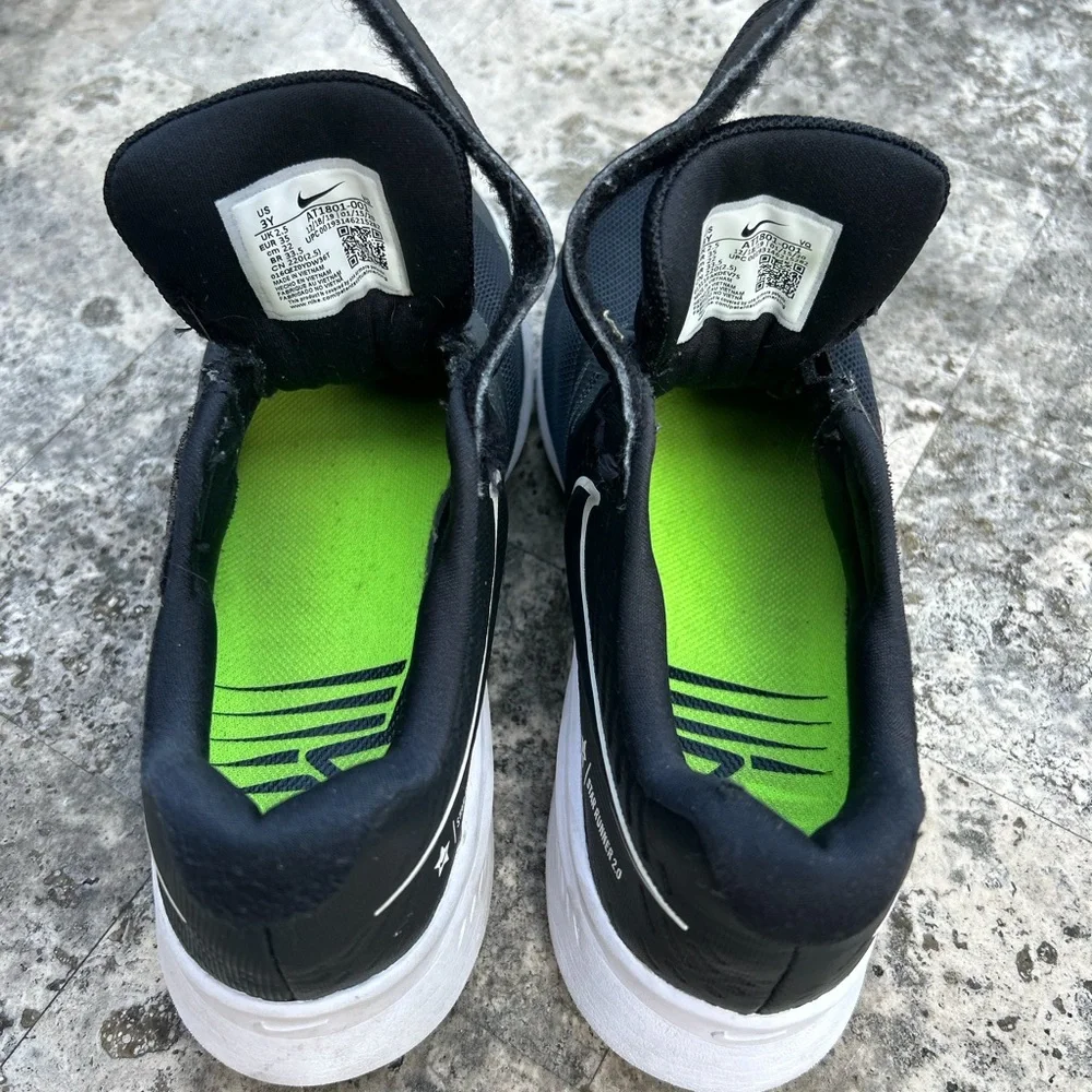 Nike Star Runner 2.0 Youth Size 3 Black Athletic Sneakers. VGUC.
